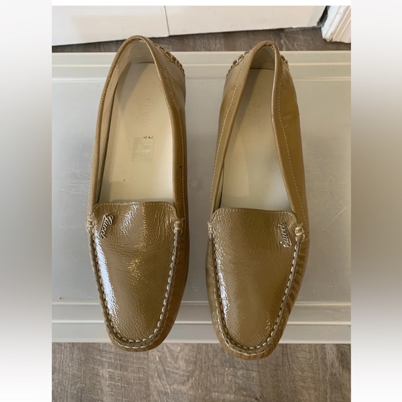 Gucci brown women’s loafers - Picture 1 of 8